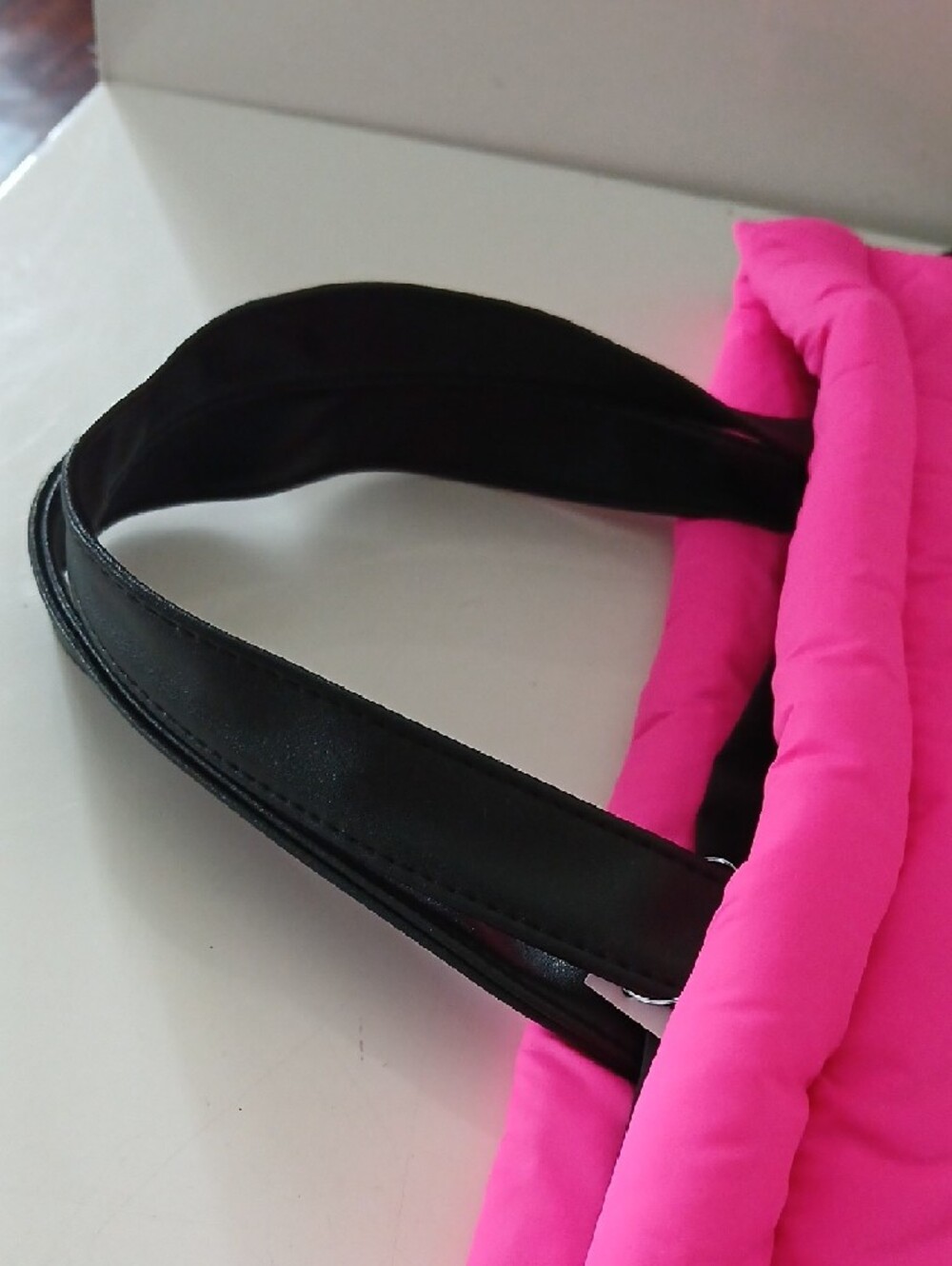 Women's Hot Pink Quilted Tote Bag with Black Handles NWT - Picture 5 of 7